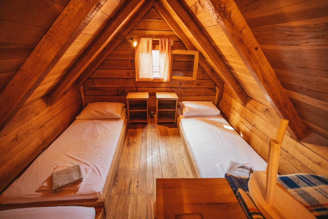 River Huts Zrmanja أوبروفاتش المظهر الخارجي الصورة