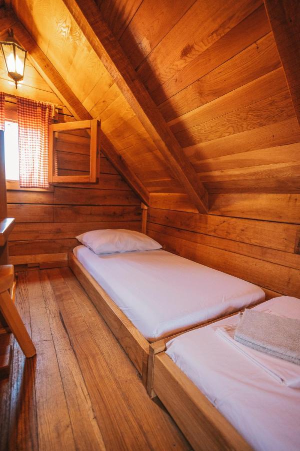 River Huts Zrmanja أوبروفاتش المظهر الخارجي الصورة