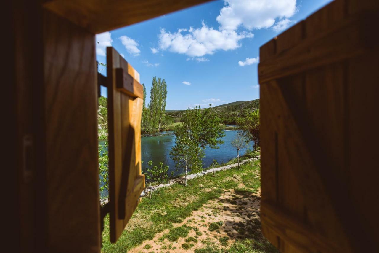 River Huts Zrmanja أوبروفاتش المظهر الخارجي الصورة