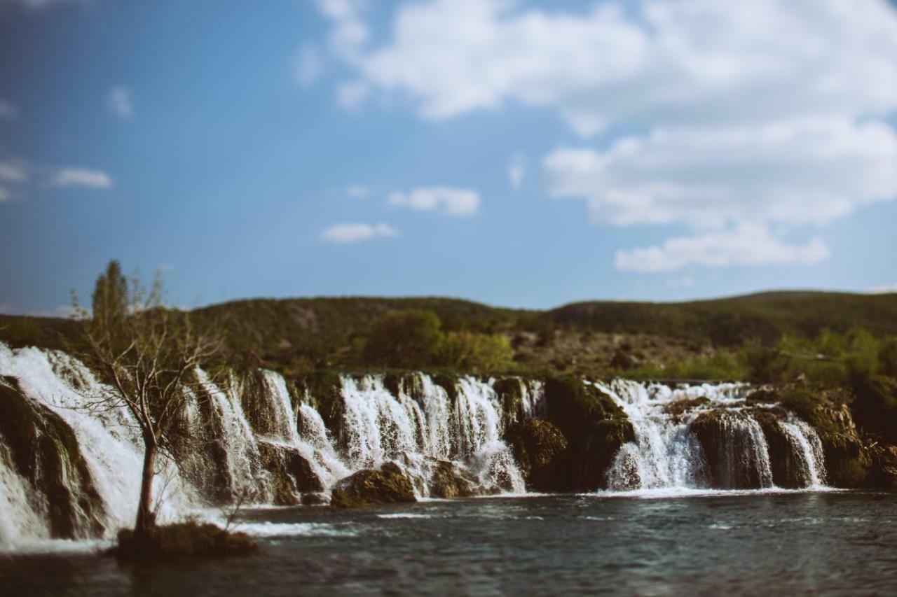 River Huts Zrmanja أوبروفاتش المظهر الخارجي الصورة